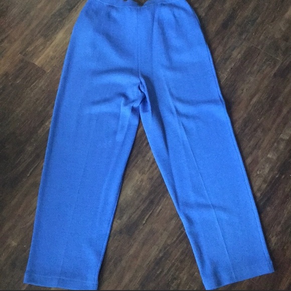 St. John 2 piece knit set collection by Marie Gray - Picture 5 of 11